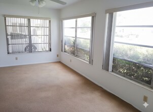 3211 Westford Ln in Sarasota, FL - Building Photo - Building Photo