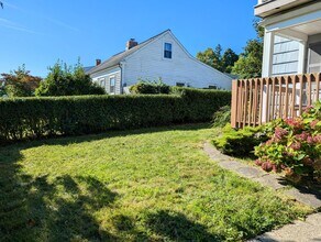 293 Pequot Ave in New London, CT - Building Photo - Building Photo
