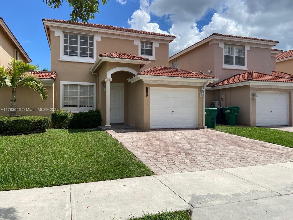 2469 SW 153rd Pass in Miami, FL - Building Photo
