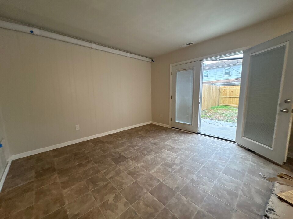 813 S Grosvenor Ct in Virginia Beach, VA - Building Photo