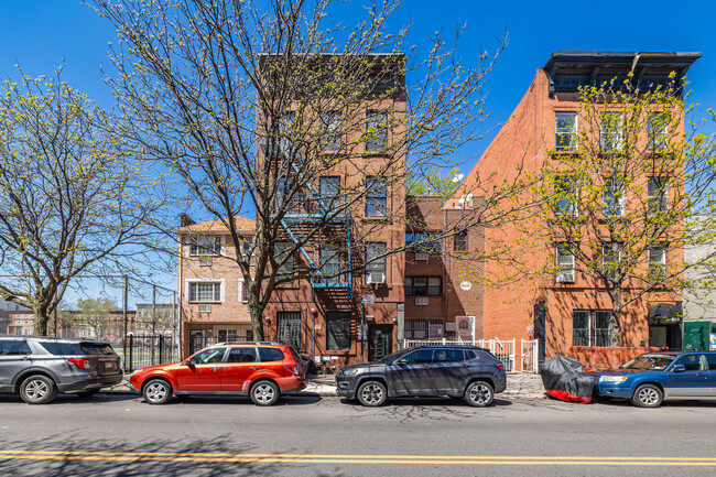 819 Gates Ave in Brooklyn, NY - Foto de edificio - Building Photo