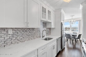 28 Riverside Ave in Red Bank, NJ - Building Photo - Building Photo