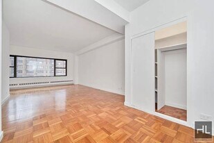 EAST 55 STREET, Unit 11B in New York, NY - Building Photo