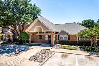 Valley Ridge in Lewisville, TX - Foto de edificio - Building Photo