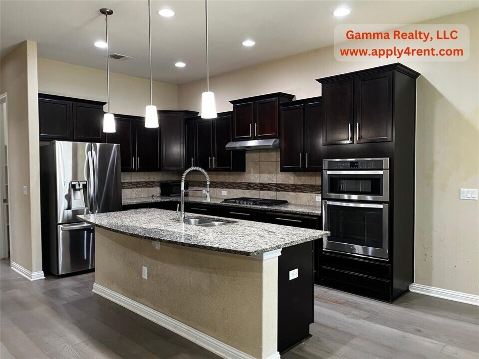 10428 Ivalenes Hope Dr in Austin, TX - Building Photo