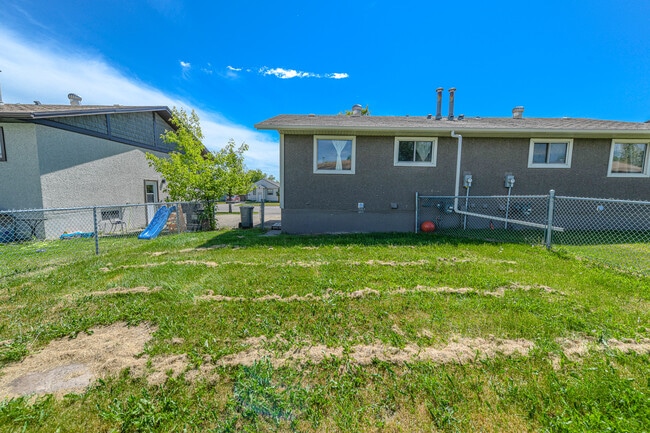 9306-93108 108 Ave in Grande Prairie, AB - Building Photo - Building Photo