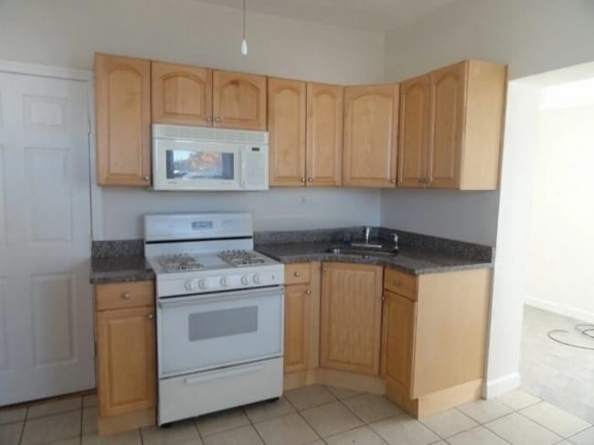42 Englewood Ave, Unit 1R