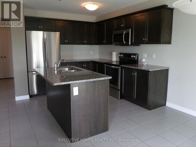 1372 Caen Ave in Woodstock, ON - Building Photo - Building Photo