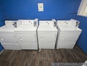 31 Park Dr, Unit 18 in Boston, MA - Foto de edificio - Building Photo