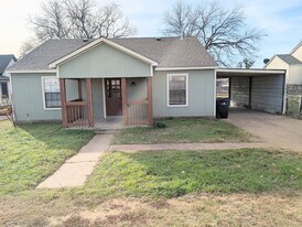 1826 W Bond St in Denison, TX - Building Photo