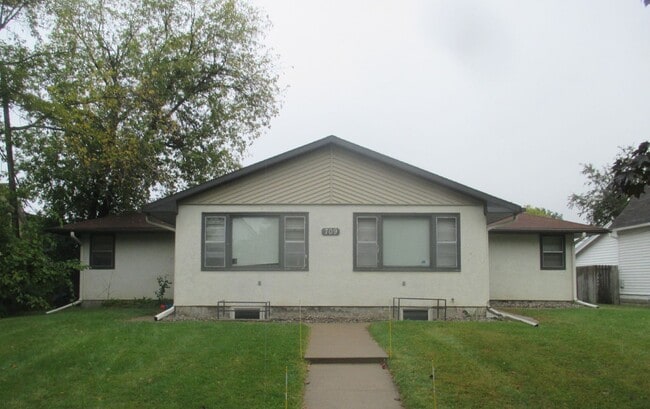 property at 709 S 7th St