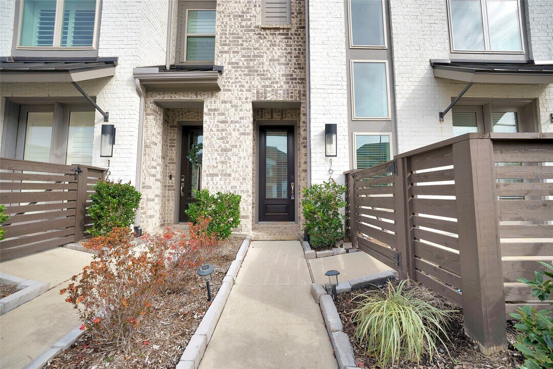 16646 Texas Hill Country Rd in Cypress, TX - Building Photo