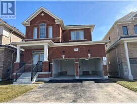 30 Donald Ingram Cres in Georgina, ON - Building Photo