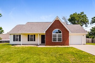 705 Tot Dr in La Vergne, TN - Building Photo