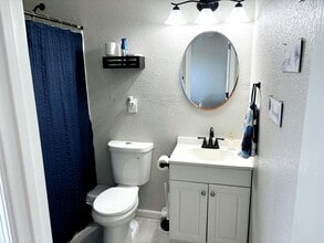 1823 Shell Rd in Hampton, VA - Foto de edificio - Building Photo