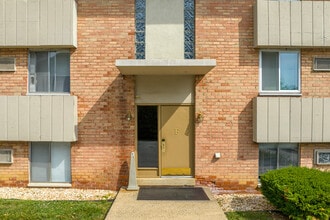 Raquet Club Apartments in West Chester, PA - Building Photo - Building Photo