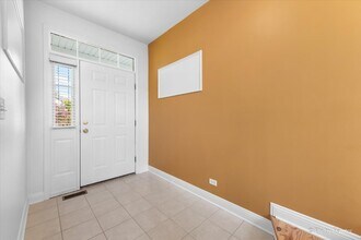 827 Riding Ln in St. Charles, IL - Building Photo - Building Photo