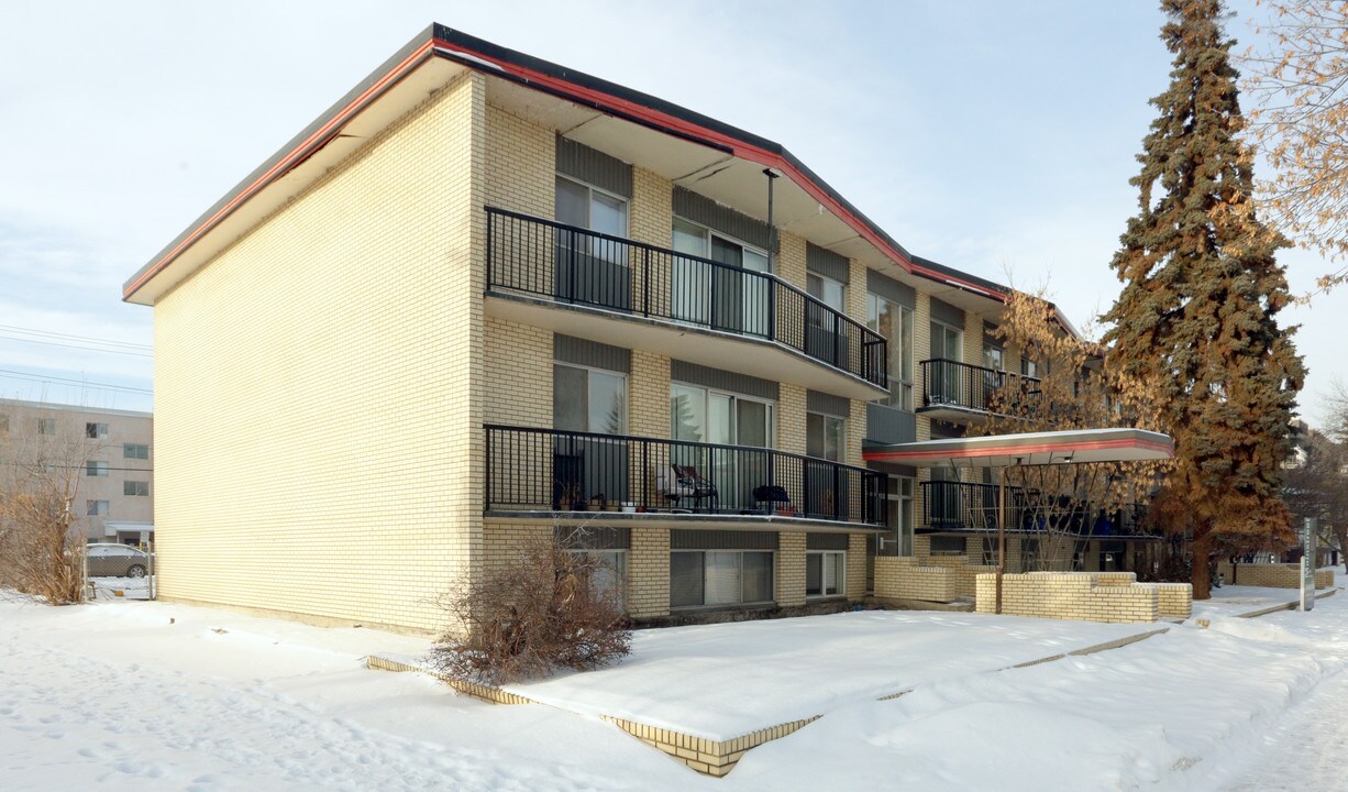 Waselenak Place in Edmonton, AB - Building Photo