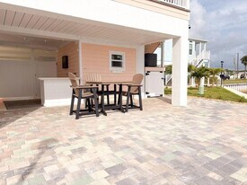 452 NE Indian River Dr in Ocean Breeze, FL - Building Photo