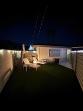 1910 N Los Alamos Rd in Palm Springs, CA - Foto de edificio - Building Photo