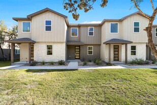 18800 Hogan Cir in Lago Vista, TX - Building Photo