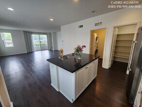 106 Macintosh Way in Upland, CA - Building Photo - Building Photo