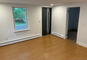 261 Hillside Ave in Torrington, CT - Building Photo