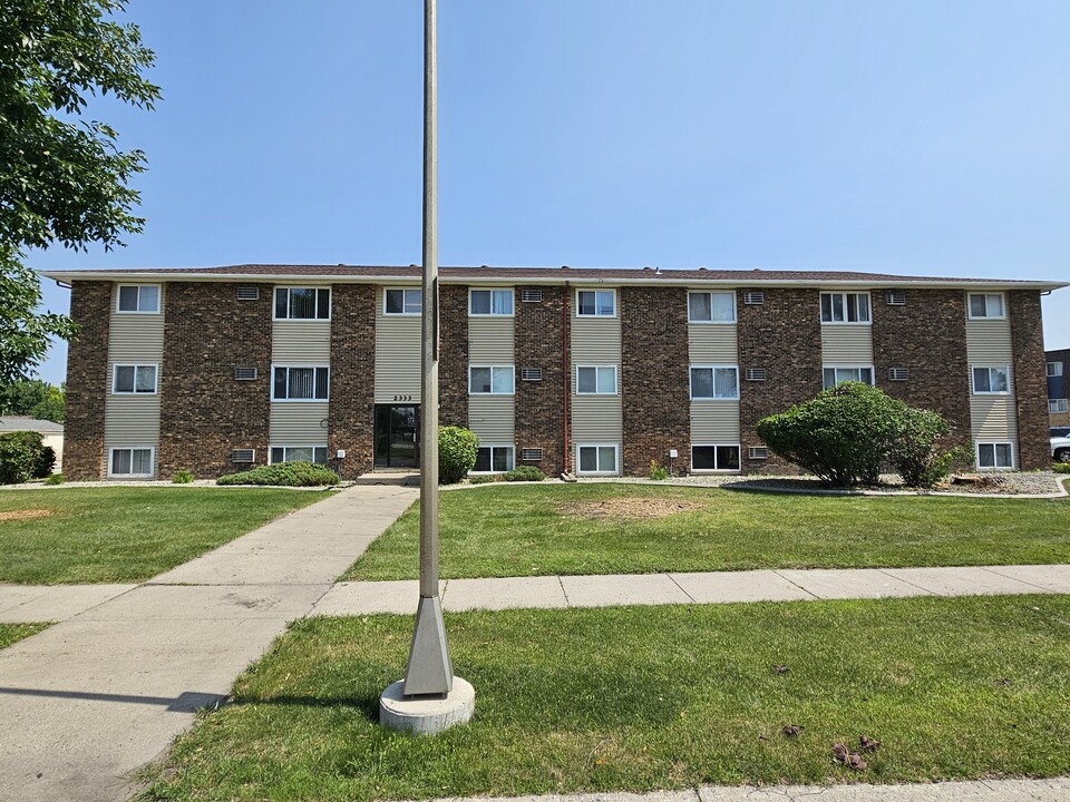 2333 Green Apartments in Fargo, ND - Foto de edificio