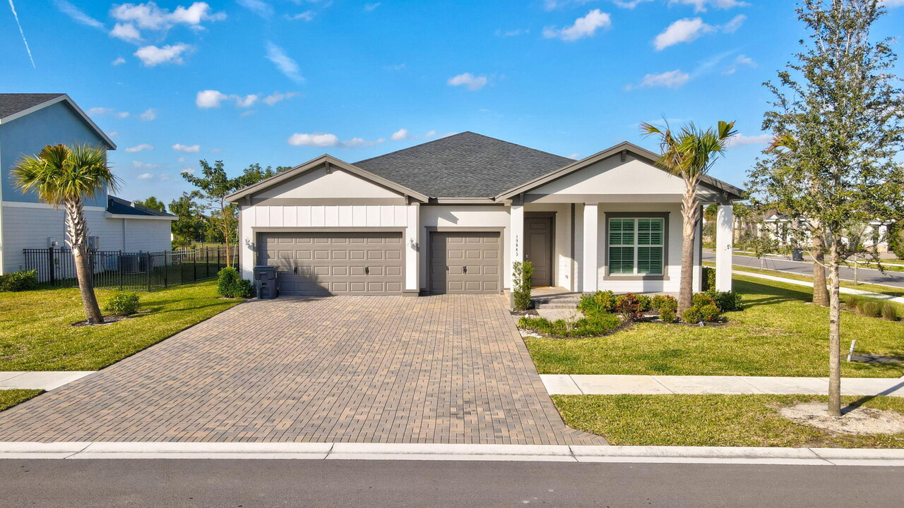 19043 Broad Shore Walk in Loxahatchee, FL - Building Photo