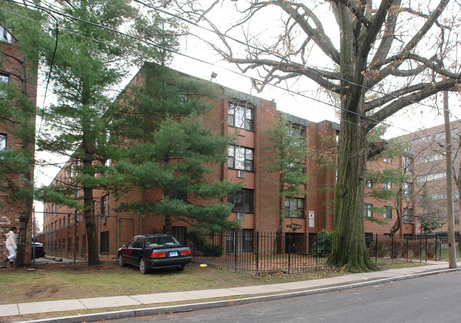 12 Willard St in Hartford, CT - Building Photo - Building Photo