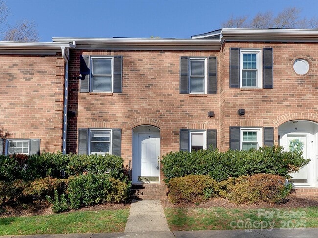 527 Hawthorne Ln in Charlotte, NC - Building Photo - Building Photo