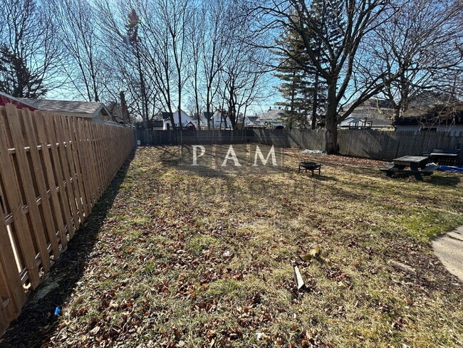 823 Yout St in Racine, WI - Foto de edificio - Building Photo