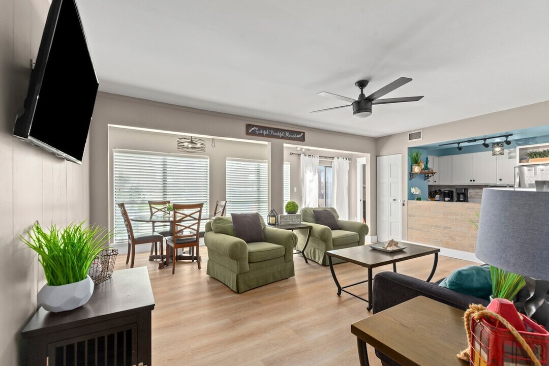 4000 Gulf Terrace Dr in Destin, FL - Building Photo