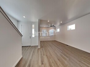 26105 E Calhoun Pl in Aurora, CO - Building Photo - Building Photo
