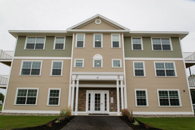 69 Premier Dr in Lisbon, ME - Building Photo - Building Photo