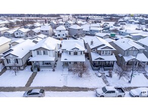 315 Brintnell Blvd NW in Edmonton, AB - Building Photo - Building Photo