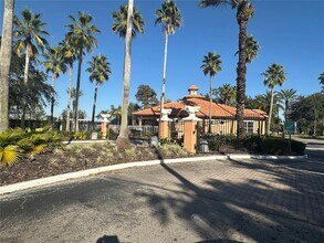 5463 Vineland Rd in Orlando, FL - Building Photo - Building Photo