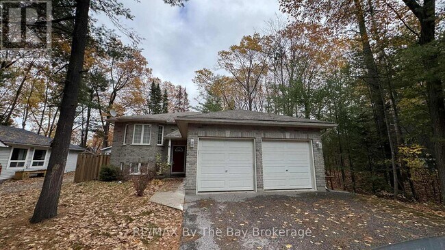 41 Melrose Ave in Wasaga Beach, ON - Building Photo - Building Photo