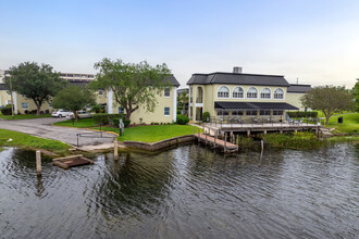 Chateaux du Lac in Winter Park, FL - Building Photo - Building Photo