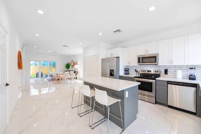1175 NW 26th St in Miami, FL - Building Photo - Building Photo