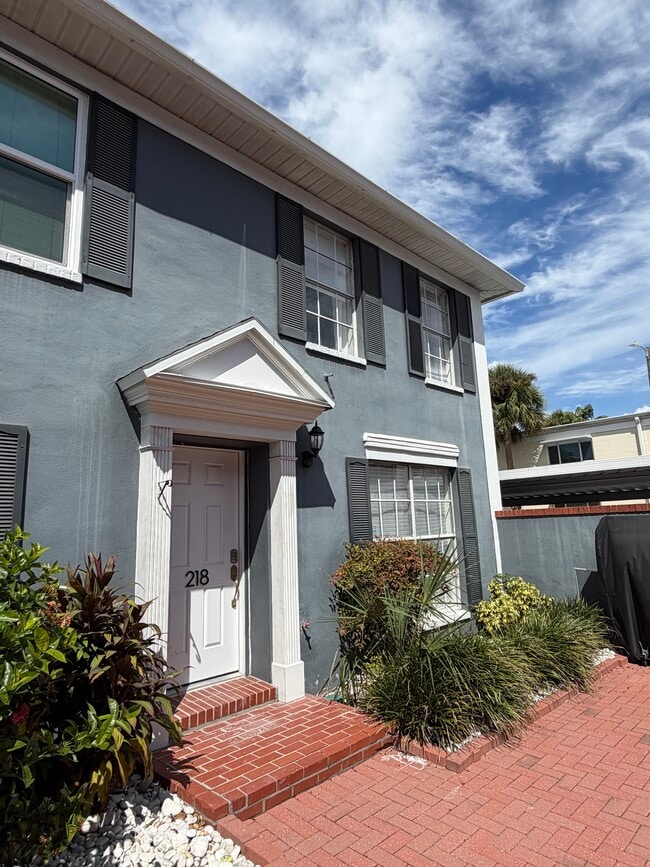 218 S Tampania Ave, Unit 218