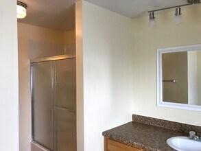 1064 Nayon Dr, Unit #C in Layton, UT - Building Photo - Building Photo