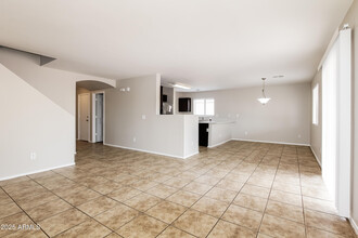 8533 W Pioneer St in Tolleson, AZ - Foto de edificio - Building Photo