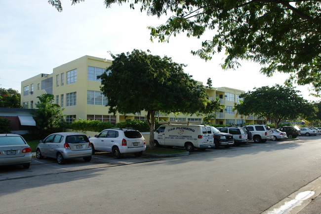 Portalegre in North Miami Beach, FL - Foto de edificio - Building Photo