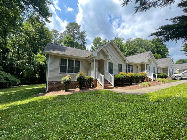 3265 Alamance Rd in Burlington, NC - Building Photo - Building Photo