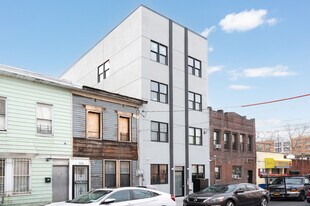 710 E 215th St in Bronx, NY - Building Photo