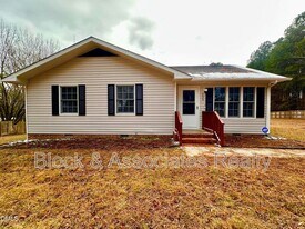 420 Tippett Rd in Zebulon, NC - Building Photo