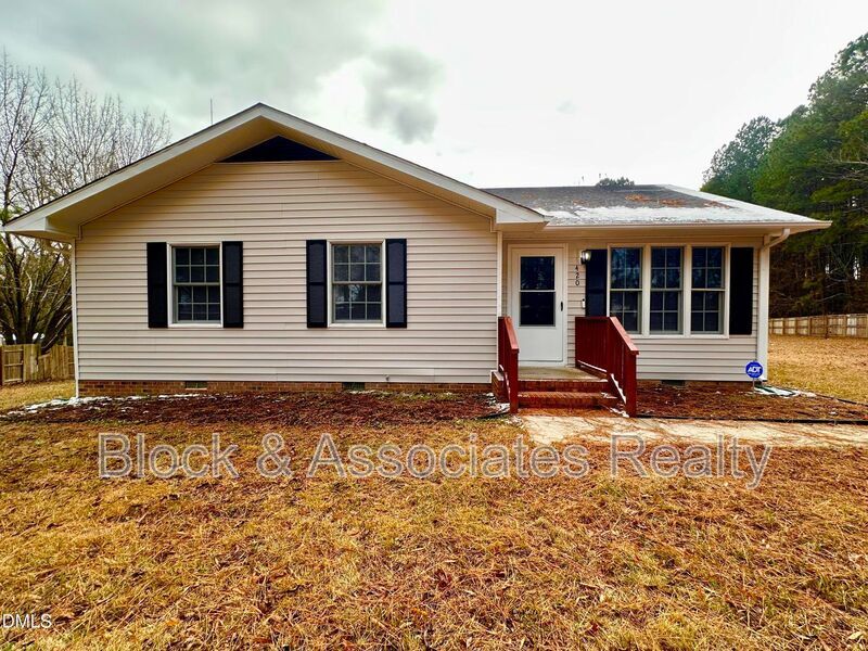 420 Tippett Rd in Zebulon, NC - Building Photo