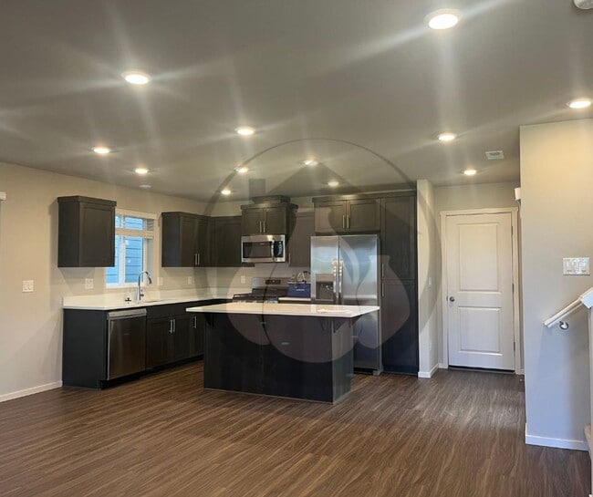 618 Merriott Ln in Woodburn, OR - Building Photo - Building Photo