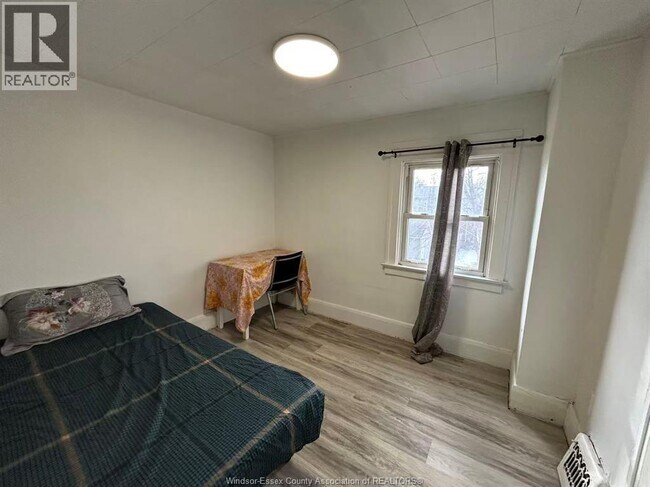 415 Rankin Ave in Windsor, ON - Foto de edificio - Building Photo